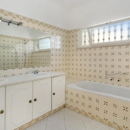 Sitambo- Pool & Sea View