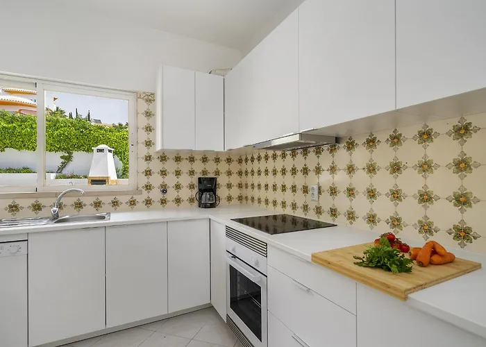 Sitambo- Pool & Sea View